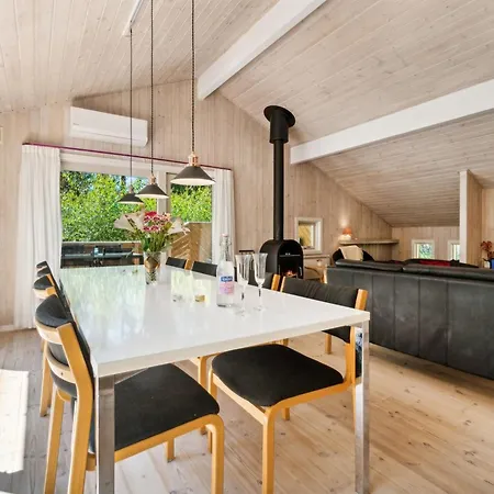 Nea - 600m From The Sea By Interhome